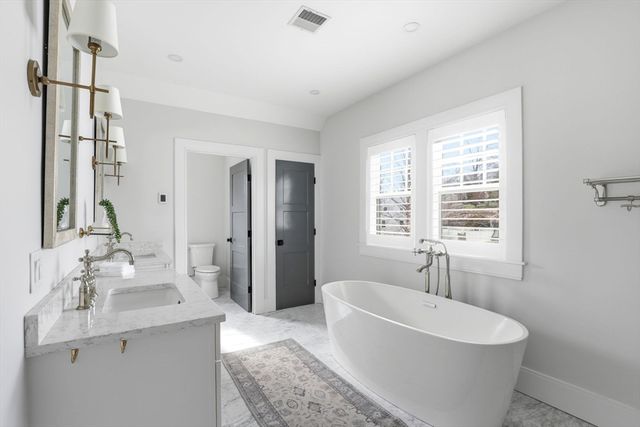 28 Marsh St, Hingham, MA 02043