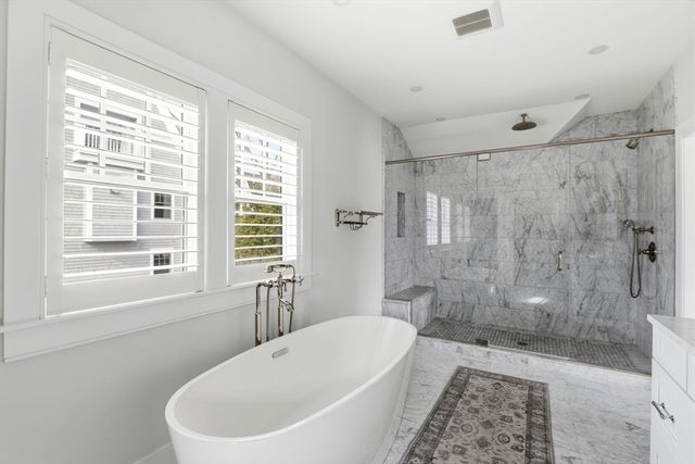 28 Marsh St, Hingham, MA 02043