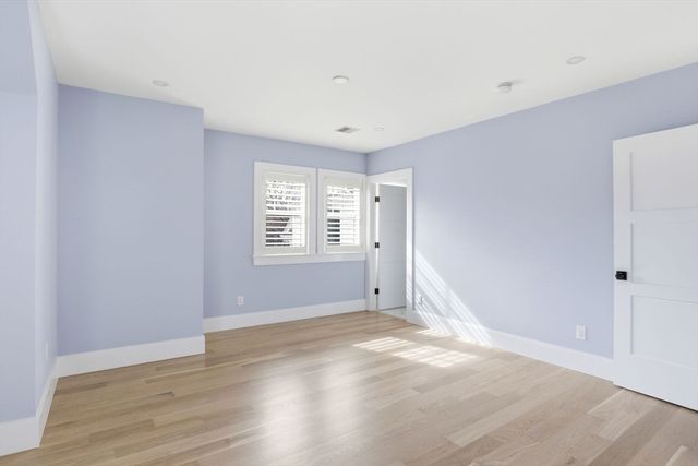 28 Marsh St, Hingham, MA 02043