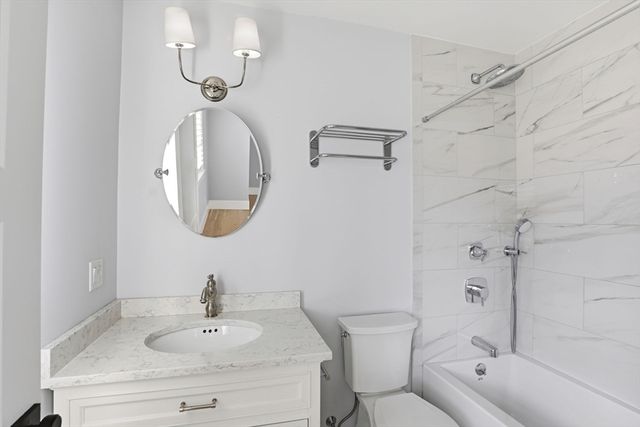 28 Marsh St, Hingham, MA 02043