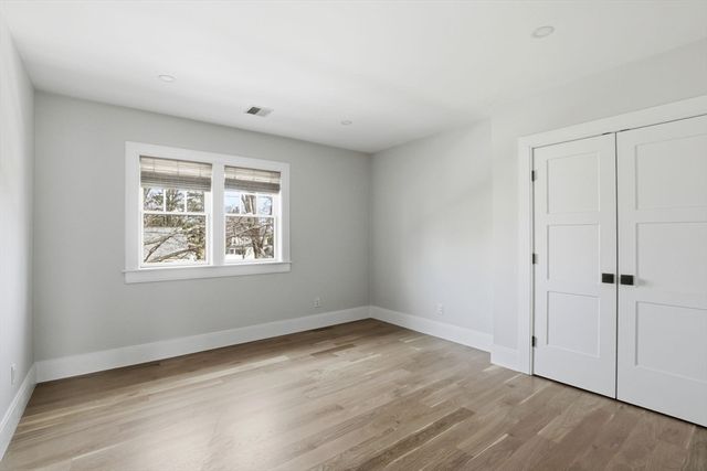 28 Marsh St, Hingham, MA 02043