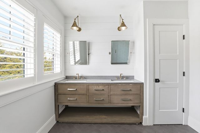 28 Marsh St, Hingham, MA 02043