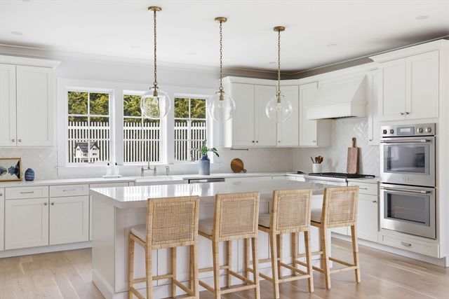 28 Marsh St, Hingham, MA 02043