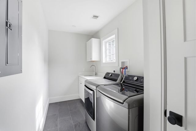 28 Marsh St, Hingham, MA 02043