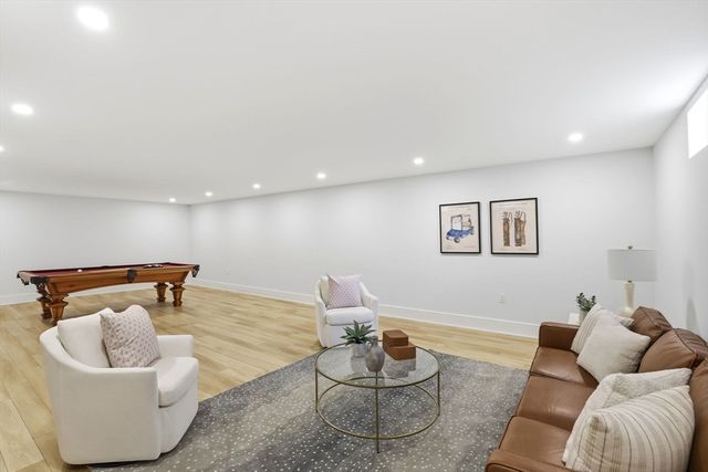 28 Marsh St, Hingham, MA 02043