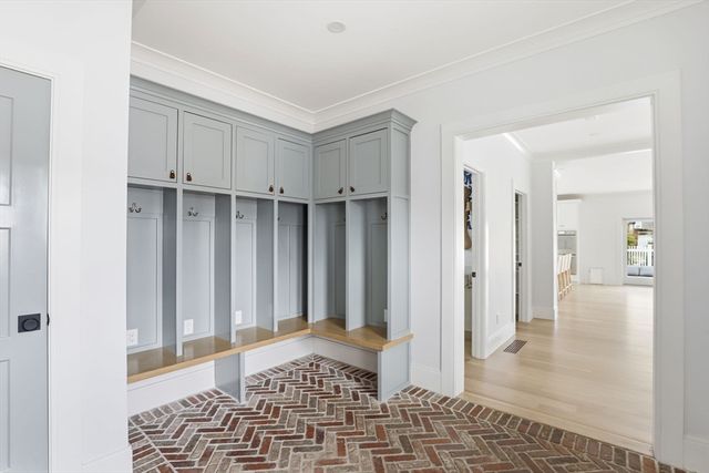 28 Marsh St, Hingham, MA 02043