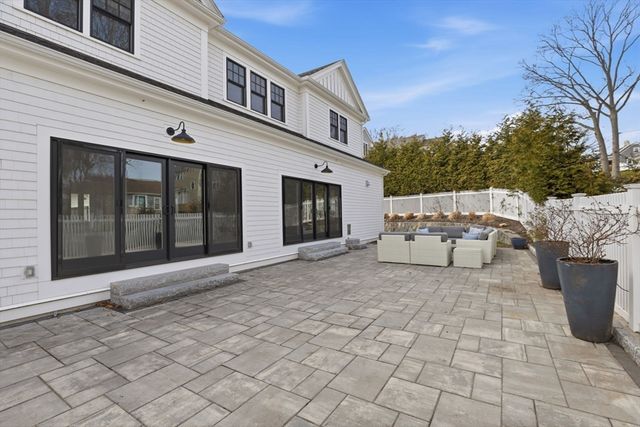 28 Marsh St, Hingham, MA 02043