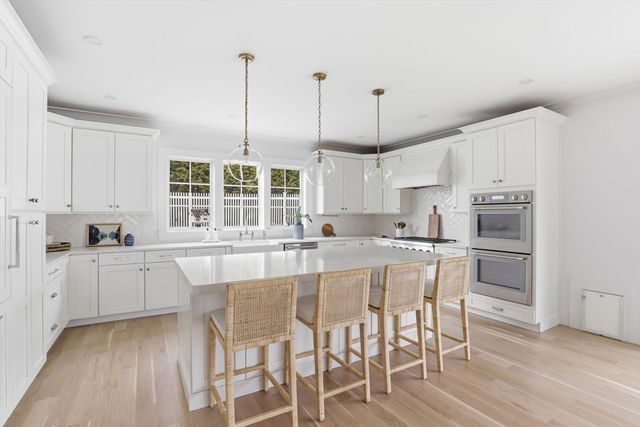 28 Marsh St, Hingham, MA 02043