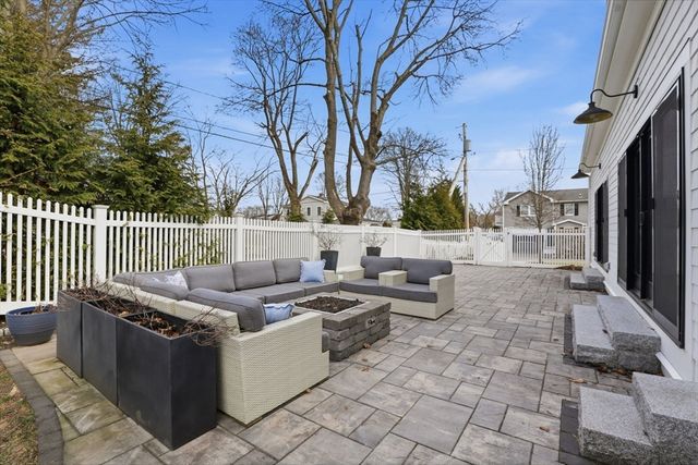 28 Marsh St, Hingham, MA 02043