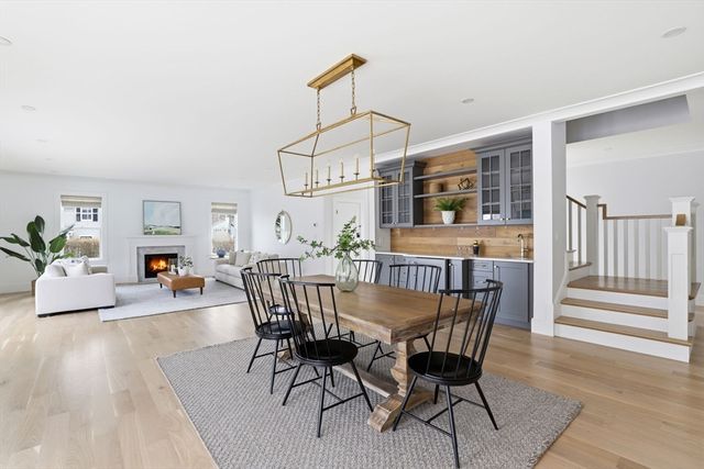 28 Marsh St, Hingham, MA 02043