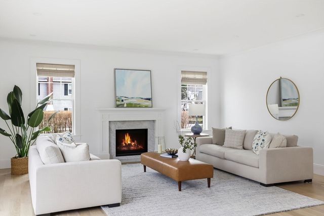 28 Marsh St, Hingham, MA 02043