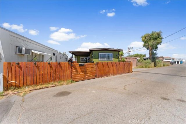 723 W Avenue I, Lancaster, CA 93534
