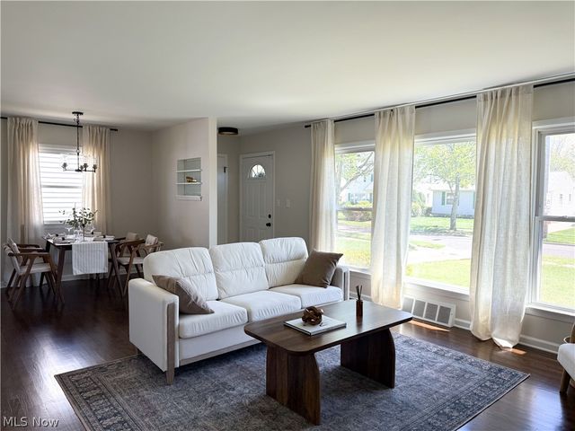 15305 Steinway Boulevard, Maple Heights, OH 44137