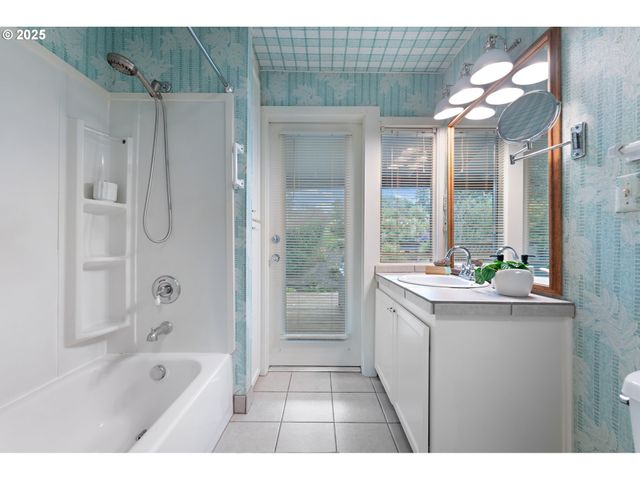 28467 Se KW Anderson Rd, Gresham, OR 97080