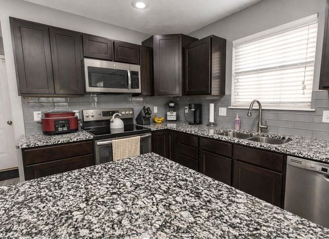 2205 W Drake Street, Springfield, MO 65810