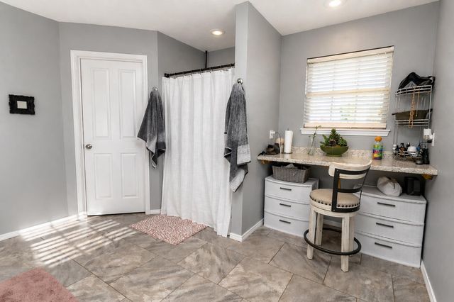2205 W Drake Street, Springfield, MO 65810