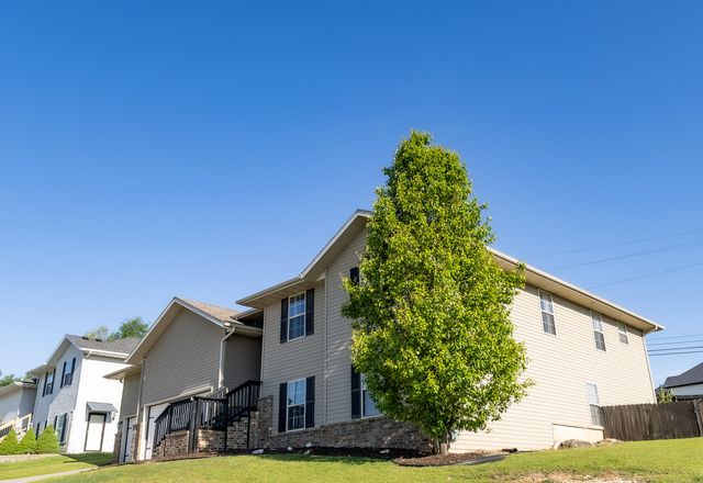 2205 W Drake Street, Springfield, MO 65810