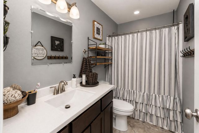 2205 W Drake Street, Springfield, MO 65810