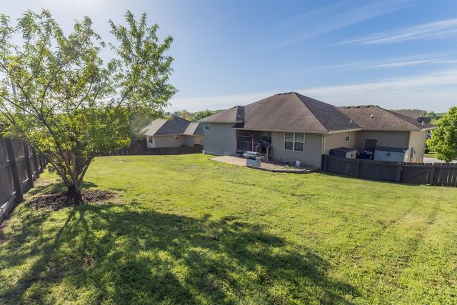 2205 W Drake Street, Springfield, MO 65810