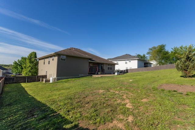 2205 W Drake Street, Springfield, MO 65810