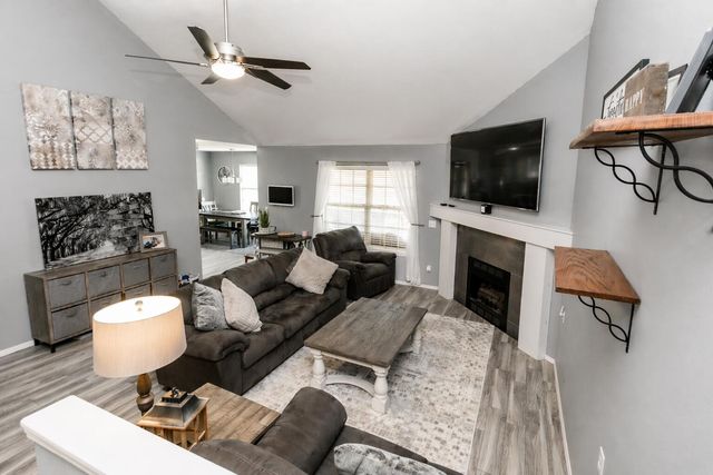 2205 W Drake Street, Springfield, MO 65810