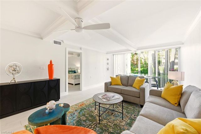 900 8th AVE S 103, Naples, FL 34102