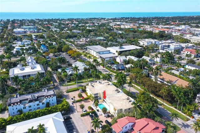 900 8th AVE S 103, Naples, FL 34102