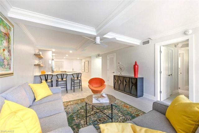 900 8th AVE S 103, Naples, FL 34102