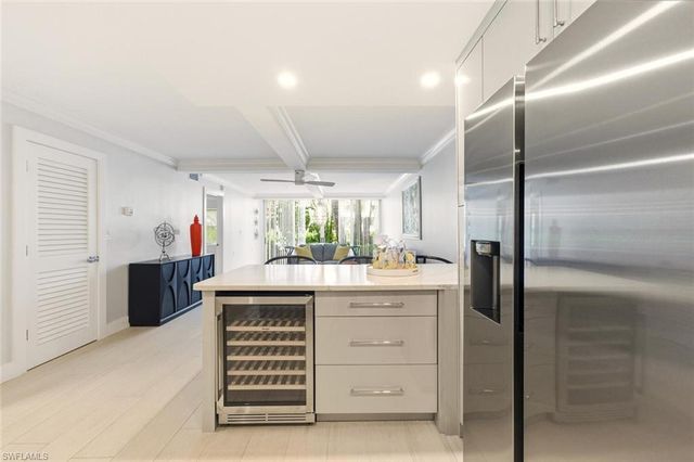 900 8th AVE S 103, Naples, FL 34102