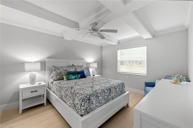 900 8th AVE S 103, Naples, FL 34102
