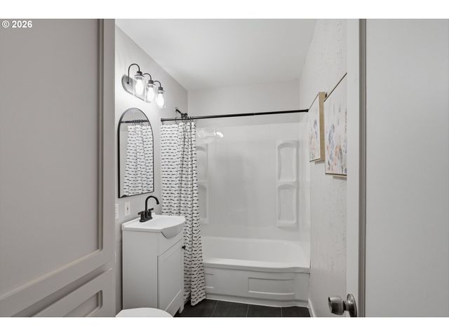 9118 N SMITH St, Portland, OR 97203