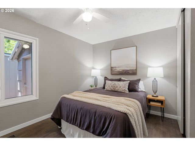 9118 N SMITH St, Portland, OR 97203