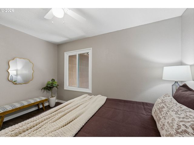 9118 N SMITH St, Portland, OR 97203