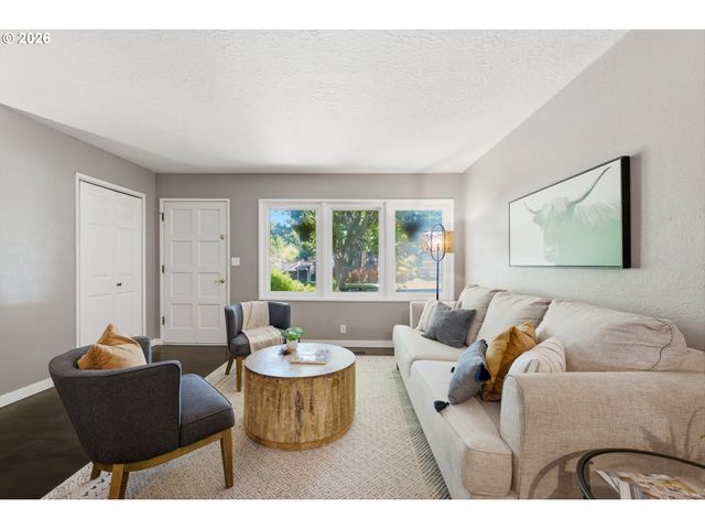 9118 N SMITH St, Portland, OR 97203