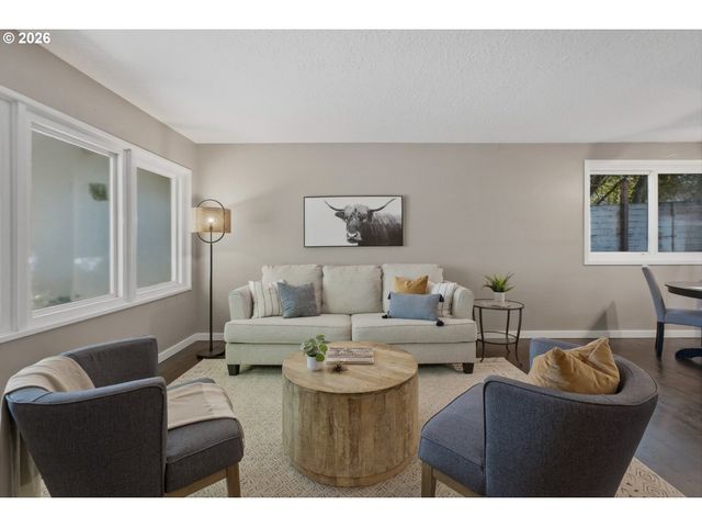 9118 N SMITH St, Portland, OR 97203