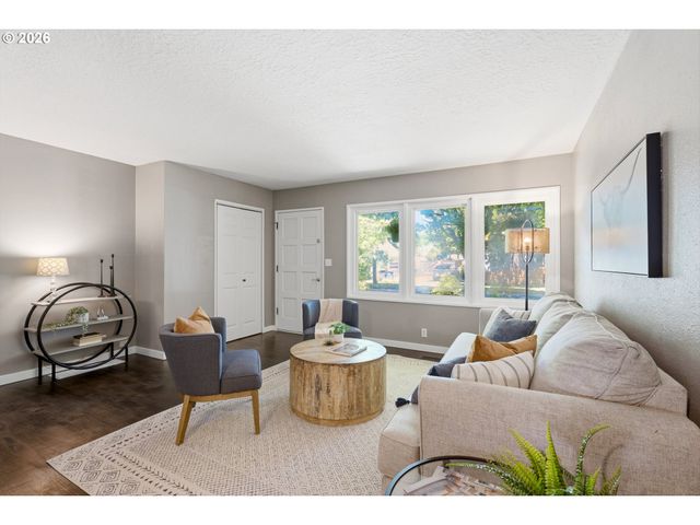 9118 N SMITH St, Portland, OR 97203