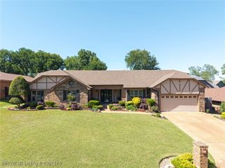 9009 Copper Oaks Lane, Fort Smith, AR 72903