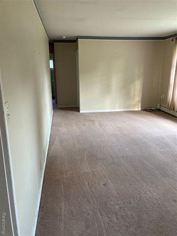 931 E Kalama Avenue, Madison Heights, MI 48071