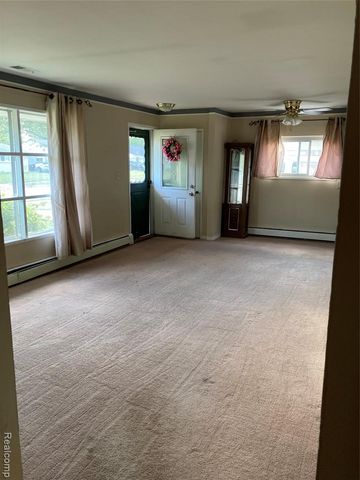 931 E Kalama Avenue, Madison Heights, MI 48071