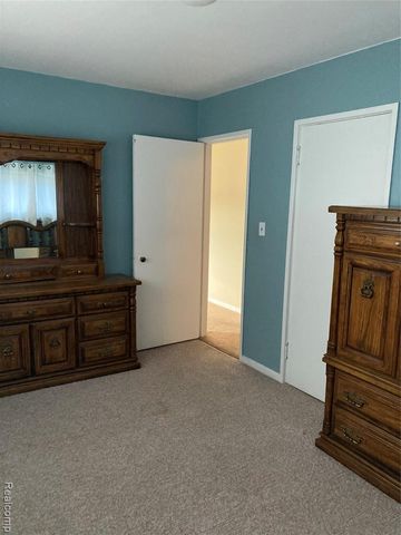 931 E Kalama Avenue, Madison Heights, MI 48071