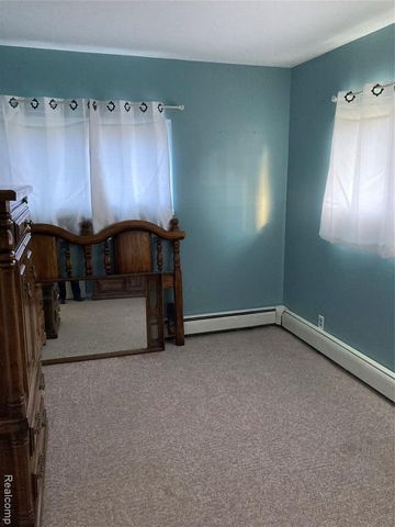 931 E Kalama Avenue, Madison Heights, MI 48071