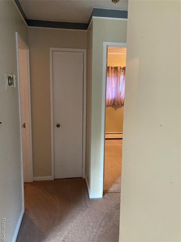 931 E Kalama Avenue, Madison Heights, MI 48071