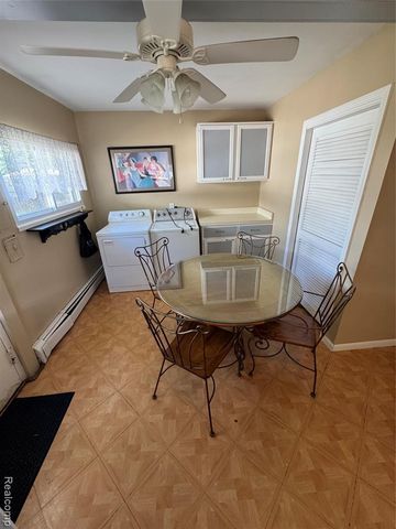 931 E Kalama Avenue, Madison Heights, MI 48071