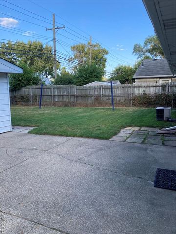 931 E Kalama Avenue, Madison Heights, MI 48071