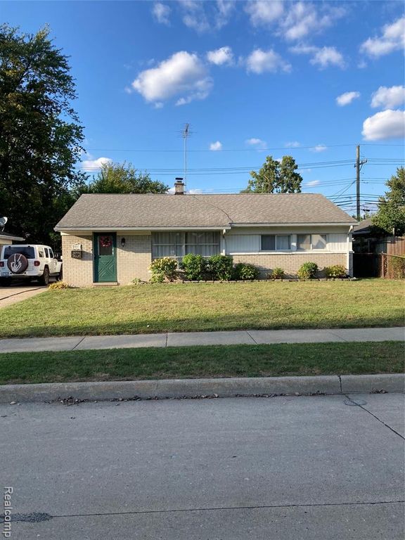 931 E Kalama Avenue, Madison Heights, MI 48071