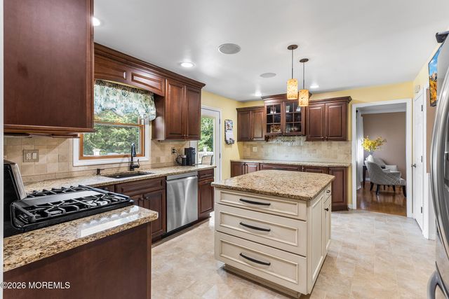 22 Meadowbrook Lane, Freehold, NJ 07728