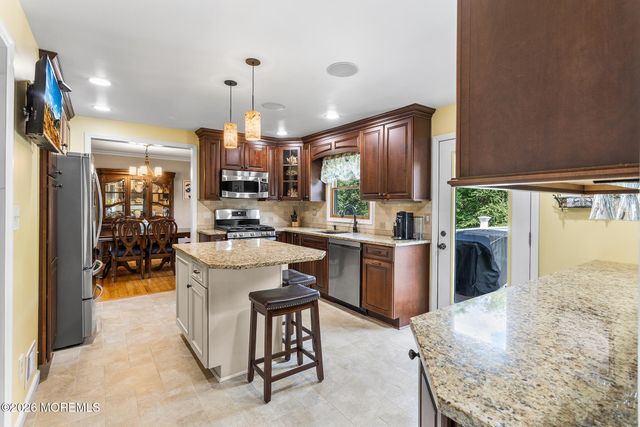 22 Meadowbrook Lane, Freehold, NJ 07728