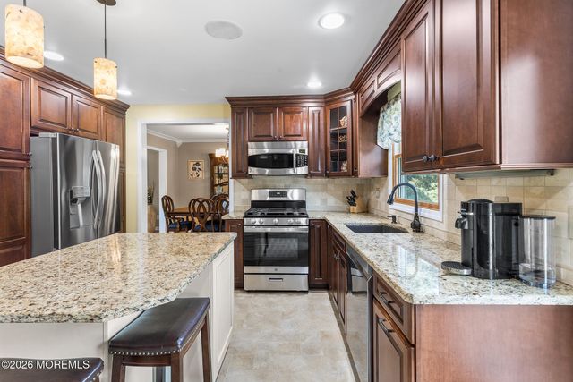 22 Meadowbrook Lane, Freehold, NJ 07728
