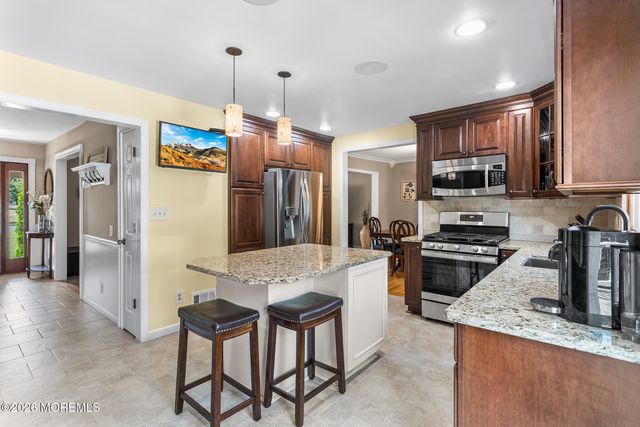 22 Meadowbrook Lane, Freehold, NJ 07728