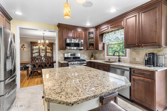 22 Meadowbrook Lane, Freehold, NJ 07728